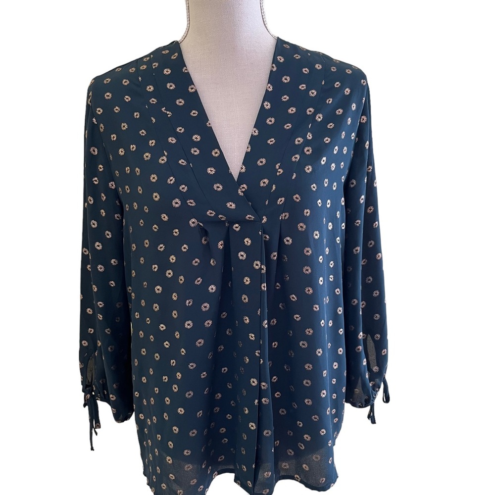 Collective Concepts Dark Green with Metallic Gold Print Pull On V-Neck Blouse